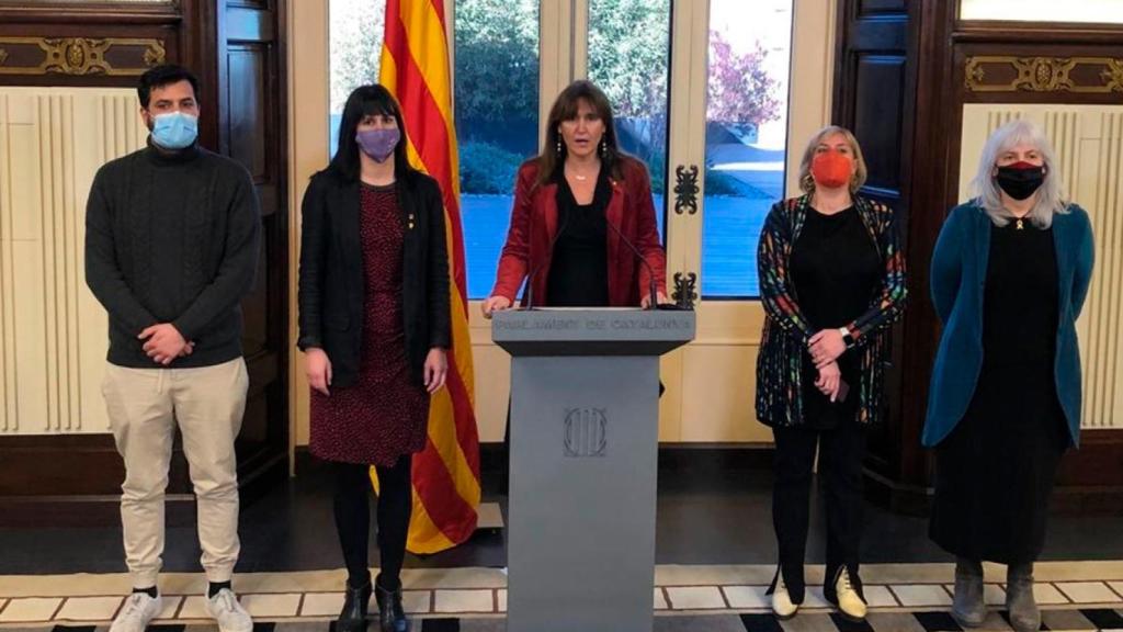 Comparecencia de la ya expresidenta del Parlament, Laura Borràs, junto a los miembros de la Mesa Ruben Wagensberg (ERC), Aurora Madaula (Junts), Alba Vergés (ERC), y la líder de la CUP en la Cámara, Dolors Sabater, en una imagen de archivo / EUROPA PRESS