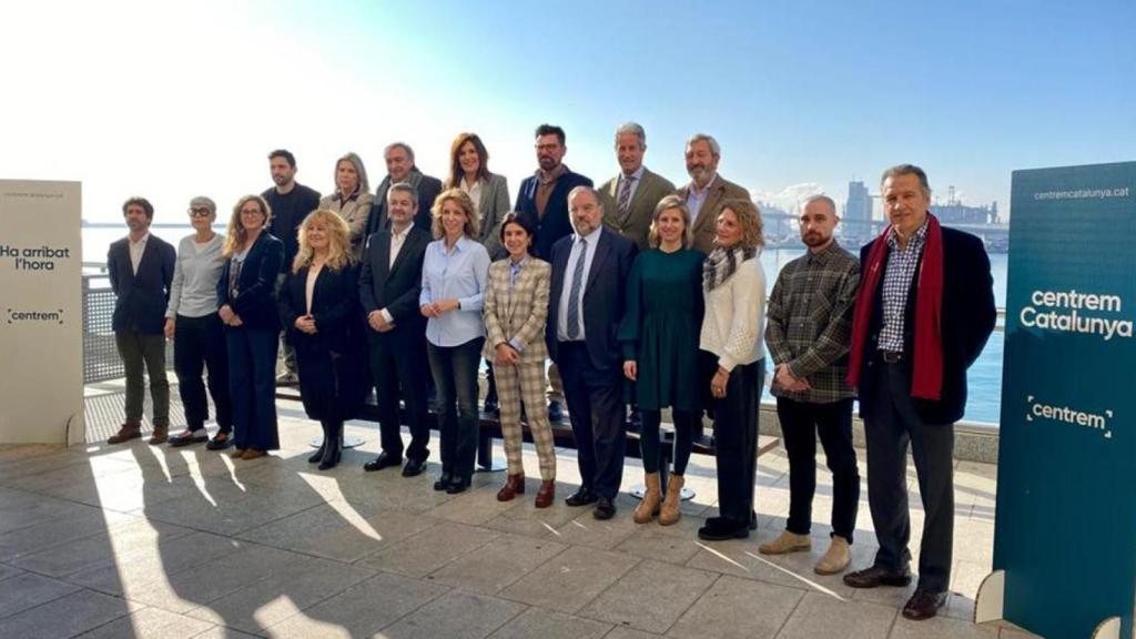 Àngels Chacón y el equipo que liderará Centrem, un nuevo espacio catalanista / CENTREM