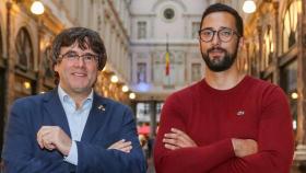 Carles Puigdemont (i) y Valtònyc (d) en el estreno de una película en Bruselas / EFE