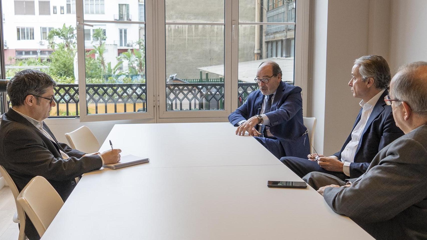Jordi Casas, director de gabinete de Presidencia de Foment del Treball; Javier Faus, presidente del Círculo de Economía; y Josep González, presidente de Pimec / CG