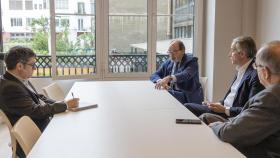 Jordi Casas, director de gabinete de Presidencia de Foment del Treball; Javier Faus, presidente del Círculo de Economía; y Josep González, presidente de Pimec / CG