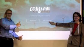La presidenta de la ANC, Elisenda Paluzie, y el coordinador de la comisión 'Fem República', David Fernandez, durante la presentación de la campaña de boicot impugnada por Foment / EFE)