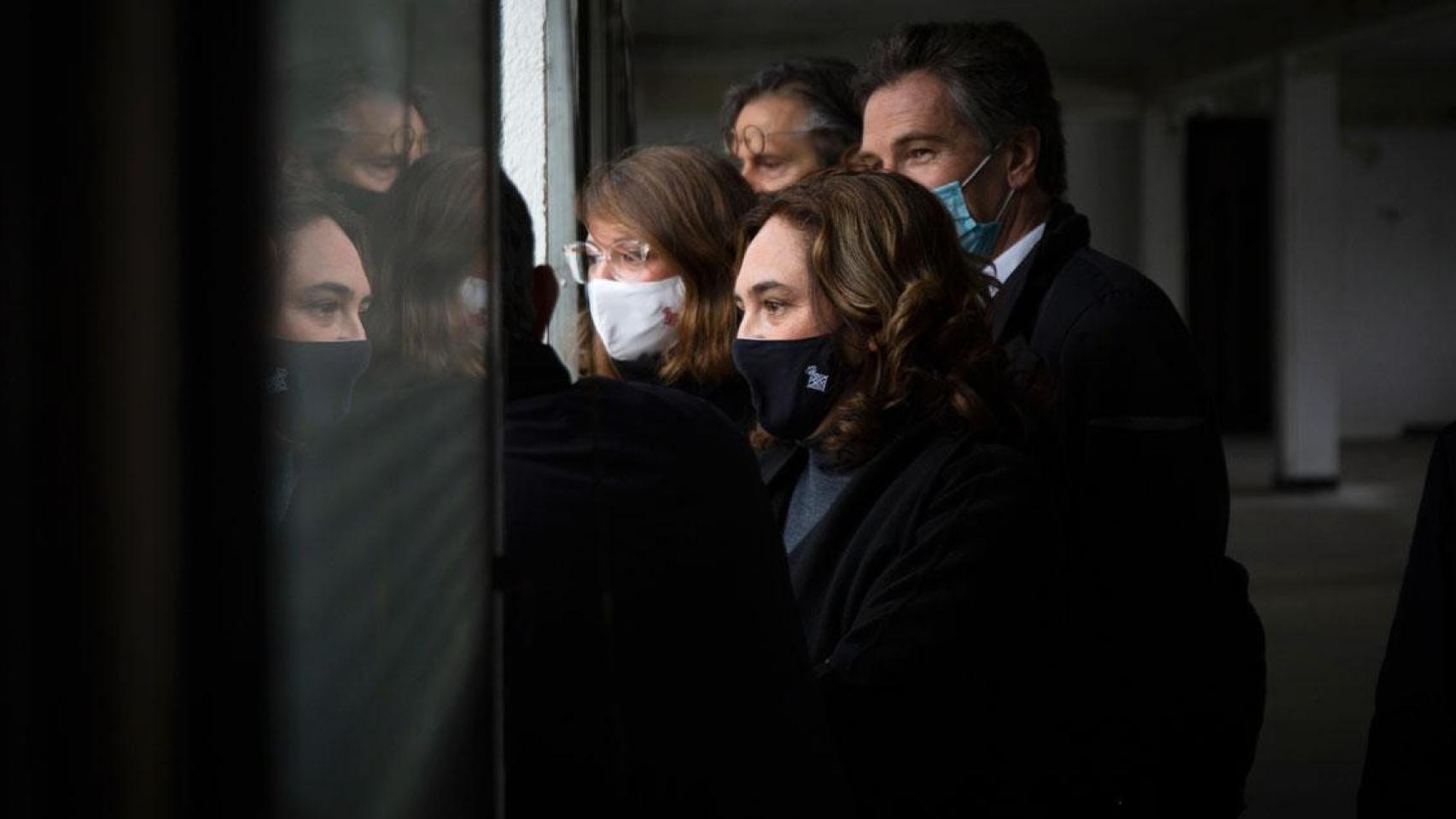 Ada Colau, alcaldesa de Barcelona (d), con Janet Sanz, teniente de alcalde de Urbanismo (i) / EP