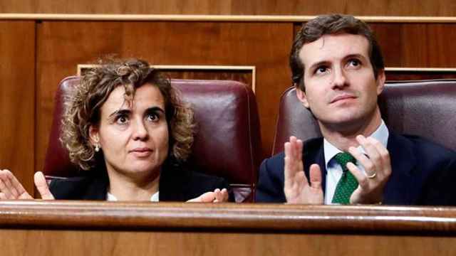 El presidente del PP, Pablo Casado, y la diputada Dolors Montserrat / EFE