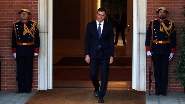 El presidente del Gobierno, Pedro Sánchez, recibe al presidente ucraniano en la Moncloa / EFE