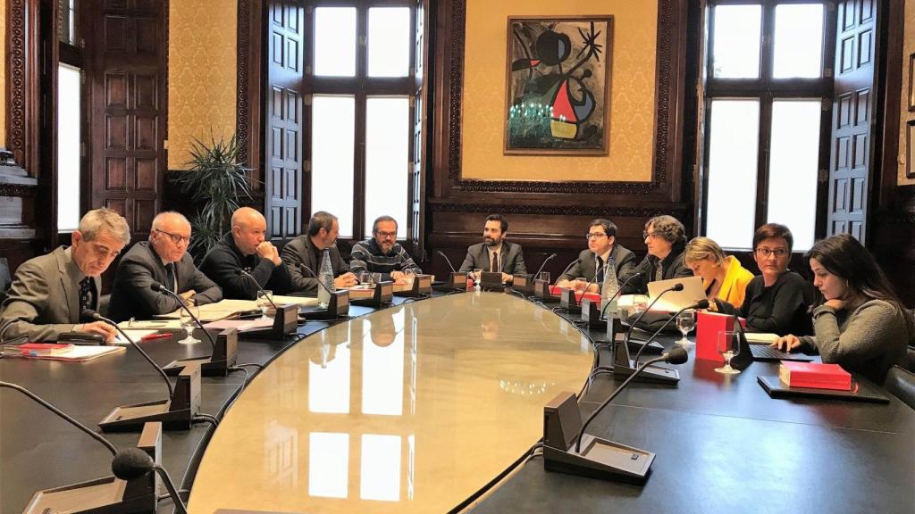 El Parlament tramita la ley para investir a distancia a Puigdemont o a Sànchez