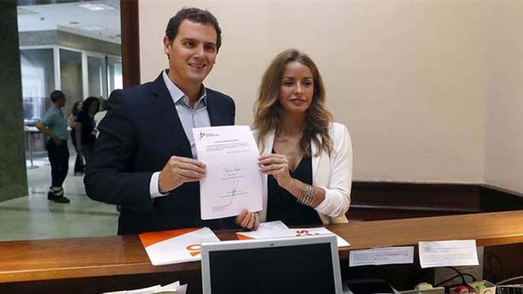 El líder de Ciudadanos, Albert Rivera y la diputada Patricia Reyes, en el Congreso / EFE