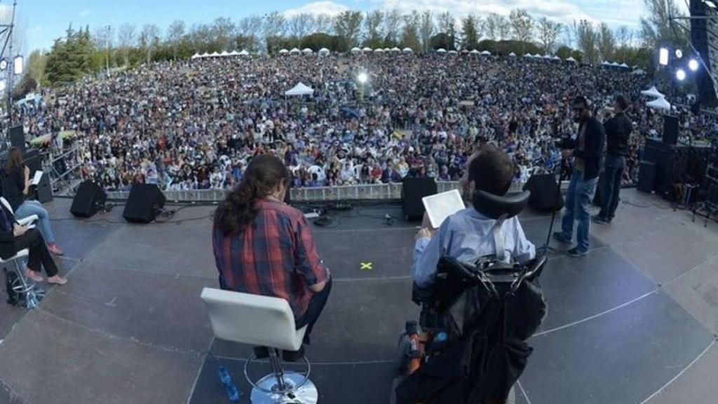 Pablo Iglesias y Pablo Echenique en el mítin de este domingo.