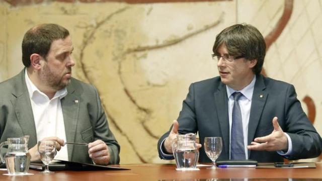 El presidente de la Generalitat, Carles Puigdemont, y el vicepresidente y consejero de Economía y Hacienda, Oriol Junqueras.