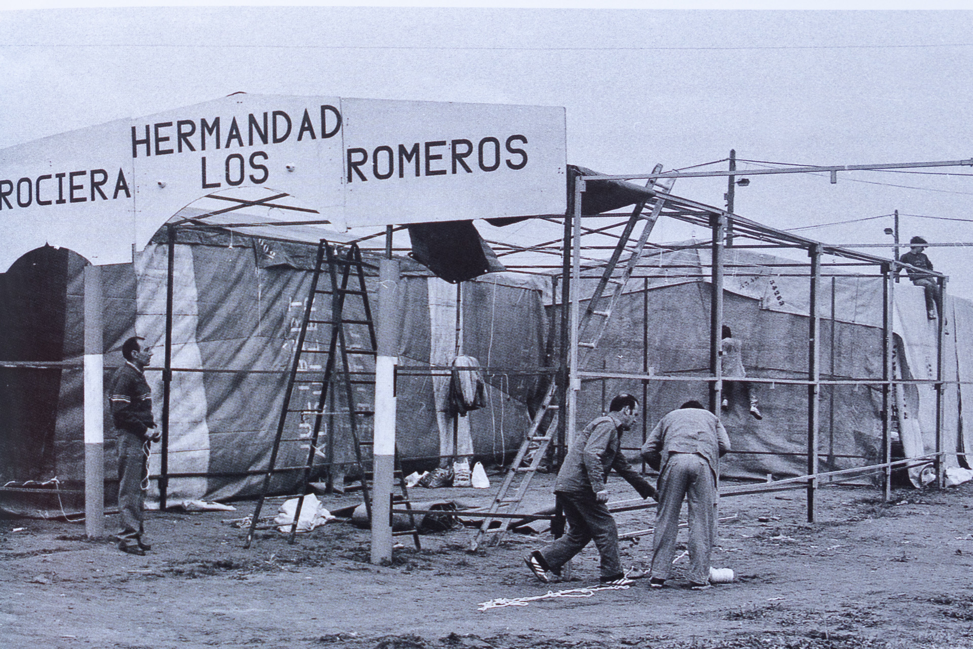 Montaje de las casetas de la Feria de Abril en Cataluña / FECAC