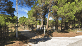 La caseta de transformación eléctrica de Begur (Girona) donde un joven ha muerto electrocutado mientras intentaba robar cable de cobre / GOOGLE STREET VIEW