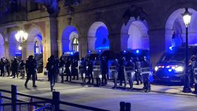 Efectivos de Mossos d'Esquadra protegen el Parlament tras la inhabilitación de Quim Torra / ELENA BURÉS