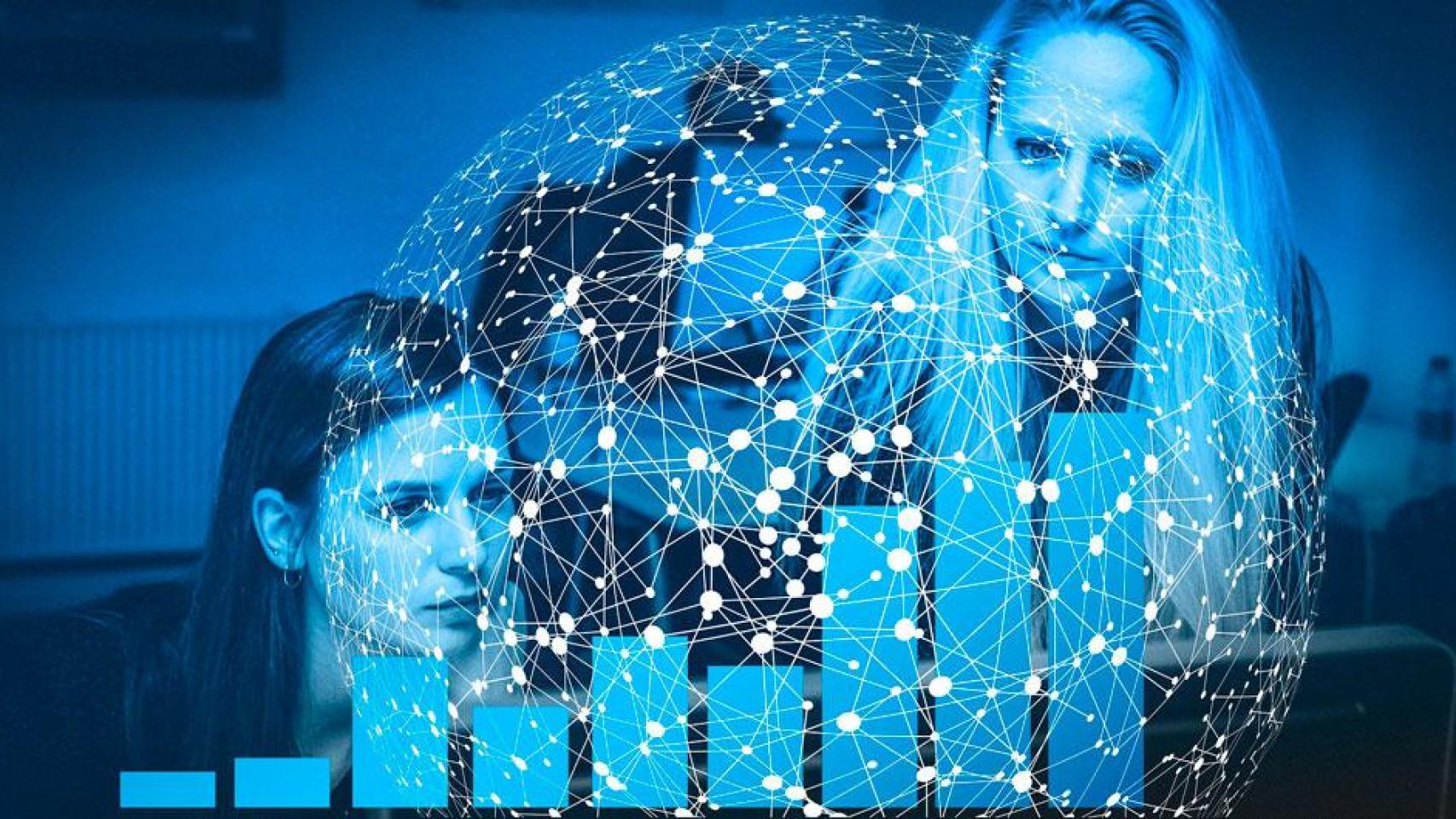 Dos mujeres y una representación de internet / PIXABAY