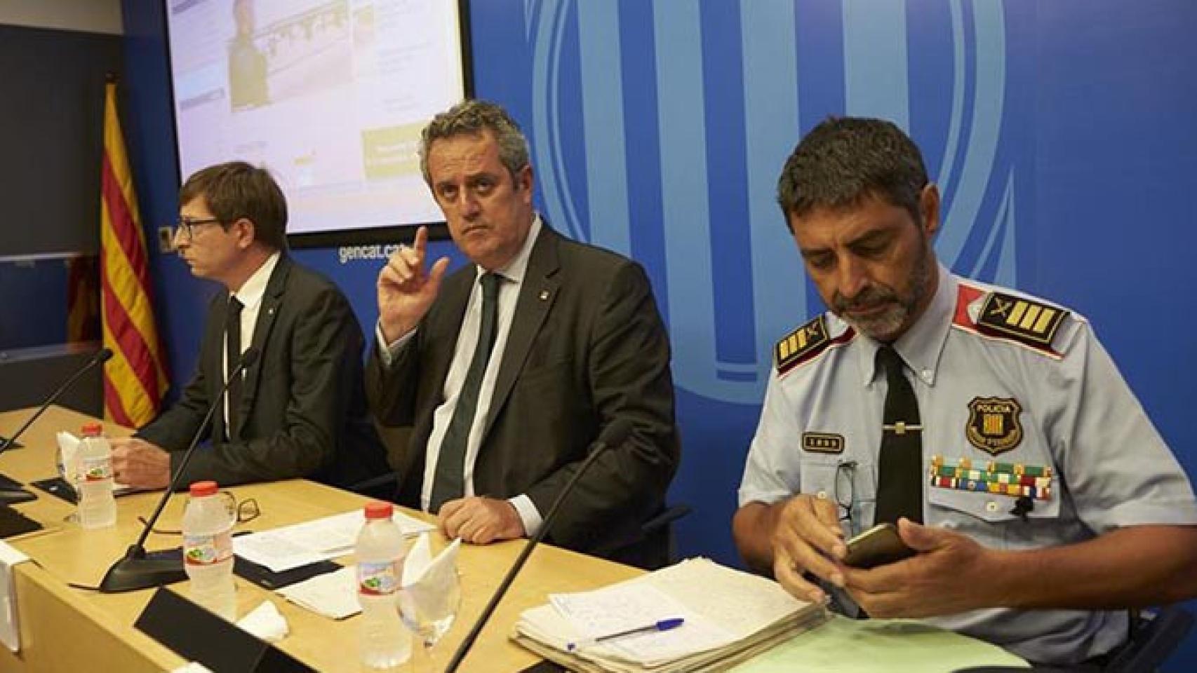 El conseller de Justicia de la Generalitat, Carles Mundó; el de Interior, Joaquim Forn, y el mayor de los Mossos d'Esquadra, Josep Lluís Trapero (de izquierda a derecha) / EFE