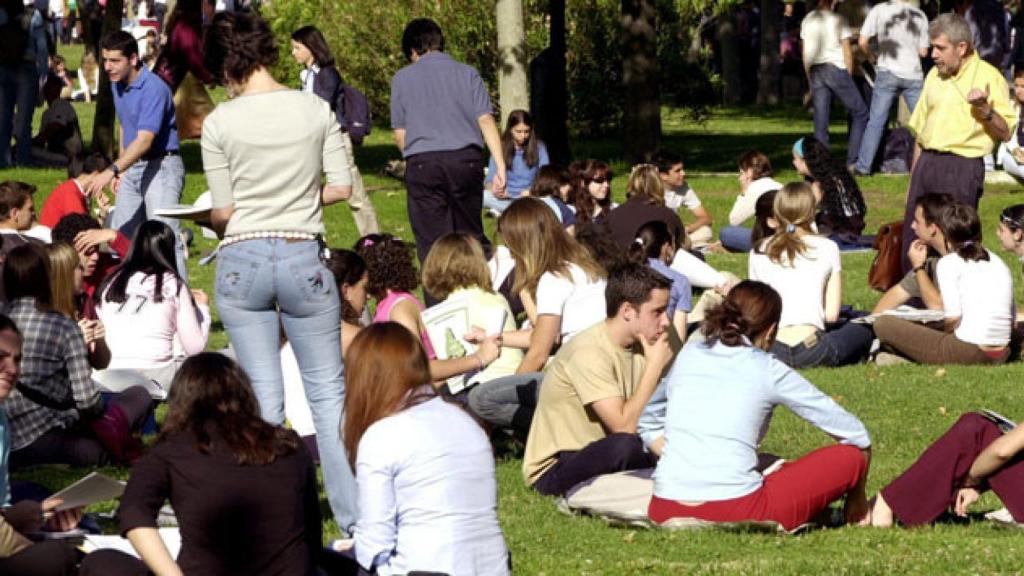 Las vocaciones de estudiantes de Medicina han descendido ligeramente en Cataluña / EFE