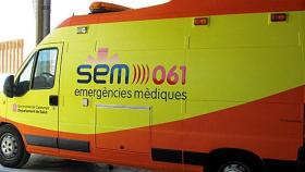 Una ambulancia del Servicio Médico de Emergencias de la Generalitat en un Hospital de Girona / CG