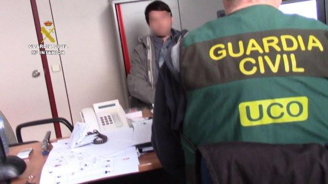 Imagenes difundidas por la Guardia Civil del 'hacker' detenido / CG