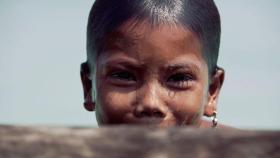 Los niños de una tribu de Tailandia ven con total claridad bajo las olas.