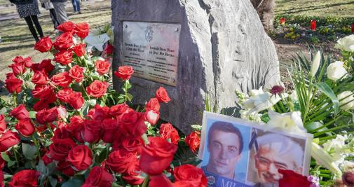 Ofrenda floral en recuerdo a Fernando Buesa y Jorge Díez / EP