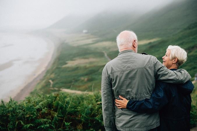 Pareja de ancianos / UNSPLASH