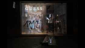 Tienda de GUESS saqueada durante los disturbios de la semana pasada / PABLO MIRANZO