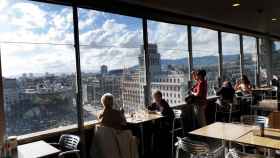 La terraza de la cafetería de El Corte Inglés de la plaza de Catalunya, Barcelona / EFE