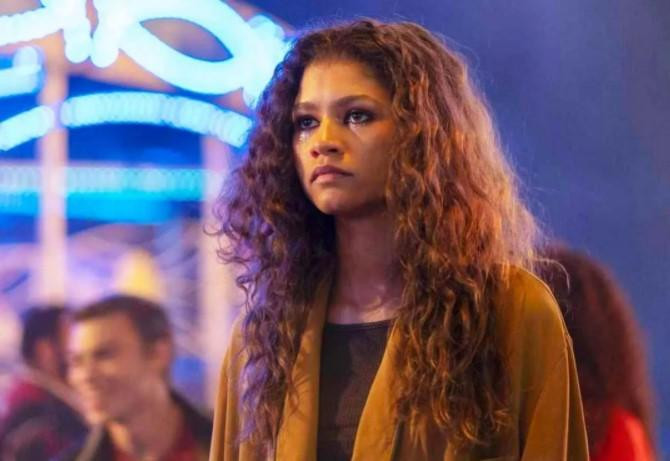 Rue, interpretada por la actriz Zendaya en una imagen de la serie 'Euphoria' / HBO