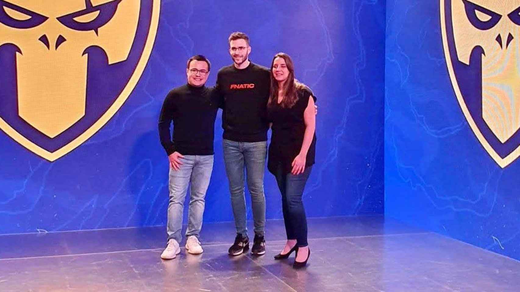 El 'youtuber' español Alvaro845 (izquierda) con los representantes de Fnatic / CEDIDA