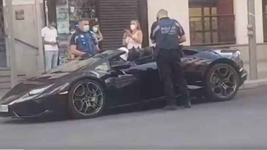 La Policía detiene a Batman en Madrid / TWITTER