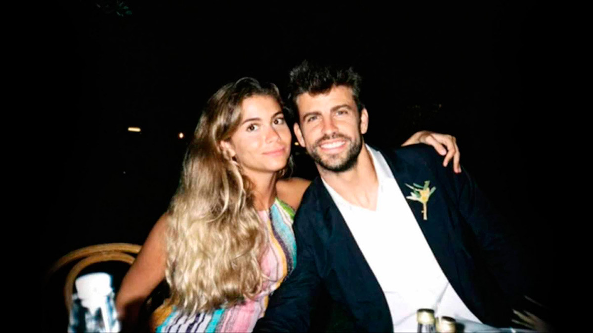 Gerard Piqué y Clara Chía, posando en un restaurante / REDES