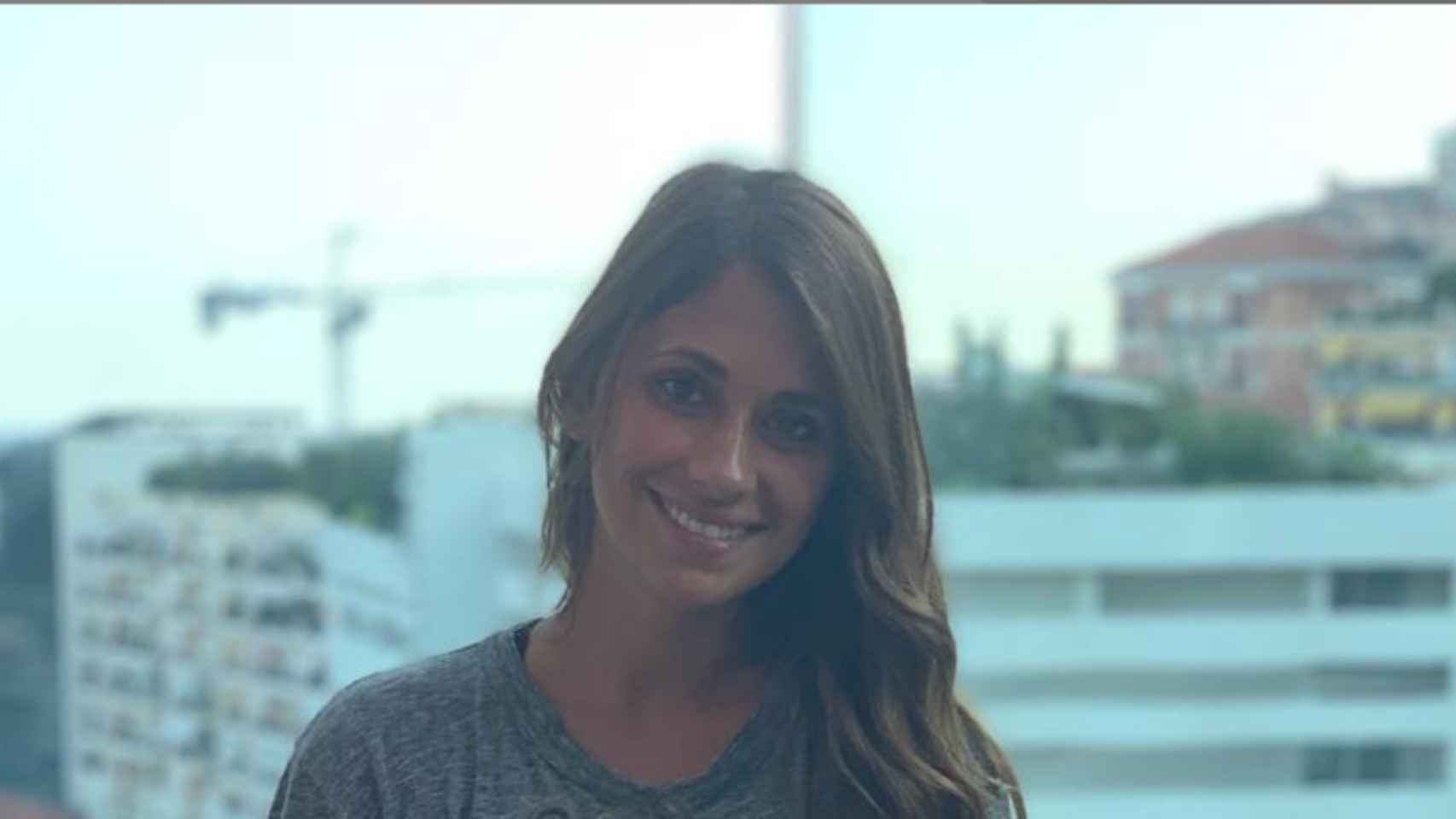 Antonella Roccuzzo en Mónaco con Ciro