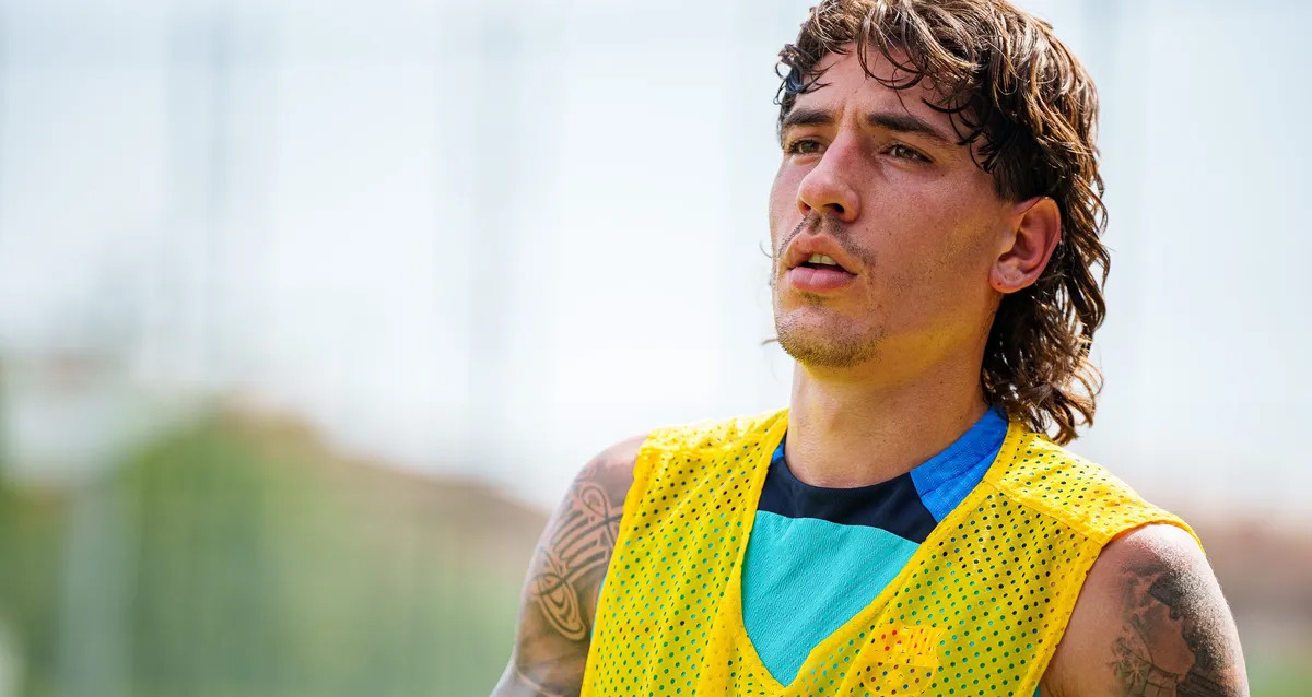 Héctor Bellerín, durante uno de sus primeros entrenamientos con el Barça / FCB