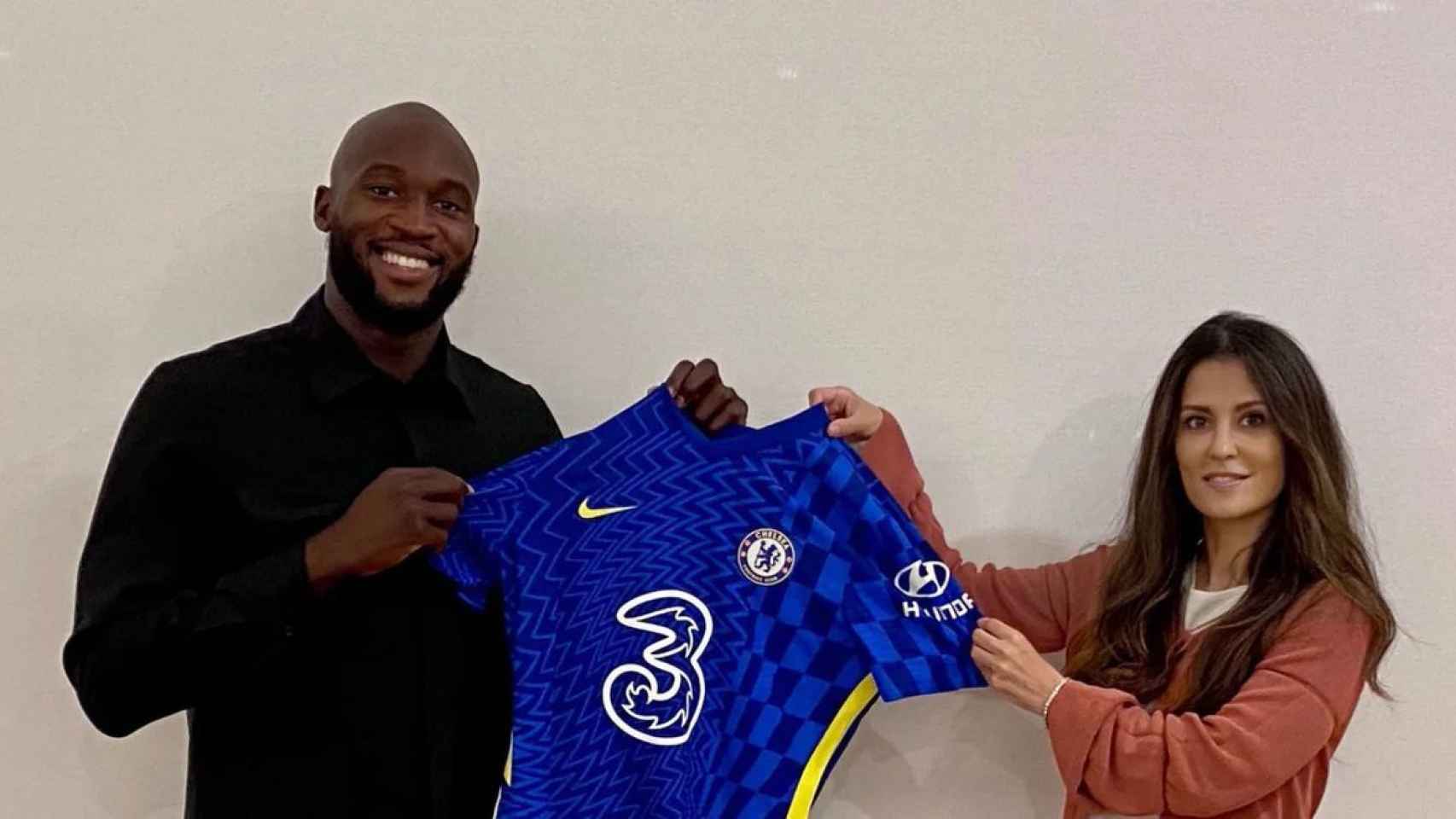 Romelu Lukaku, nuevo fichaje del Chelsea, en su presentación como nuevo jugador de la Premier League / Chelsa FC