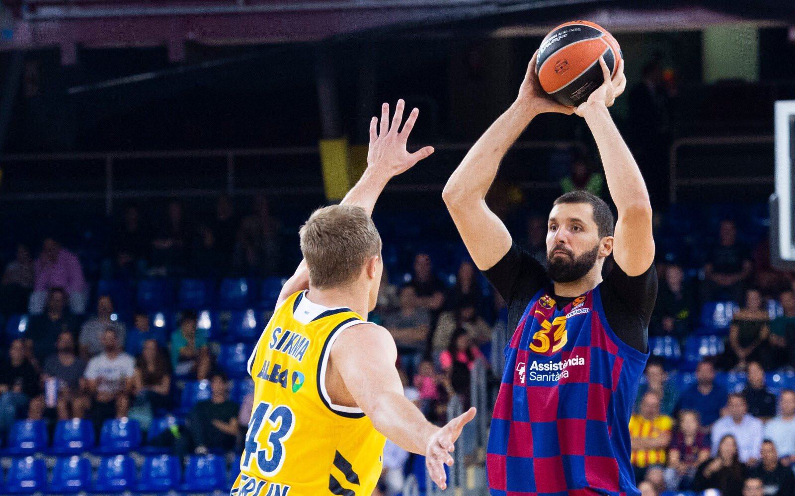 Nikola Mirotic en el duelo contra el Alba Berlín / @FCBbasket