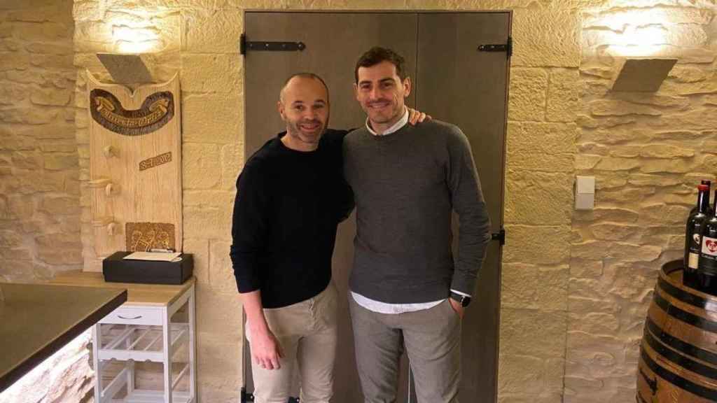 Foto del encuentro de Casillas e Iniesta / Redes