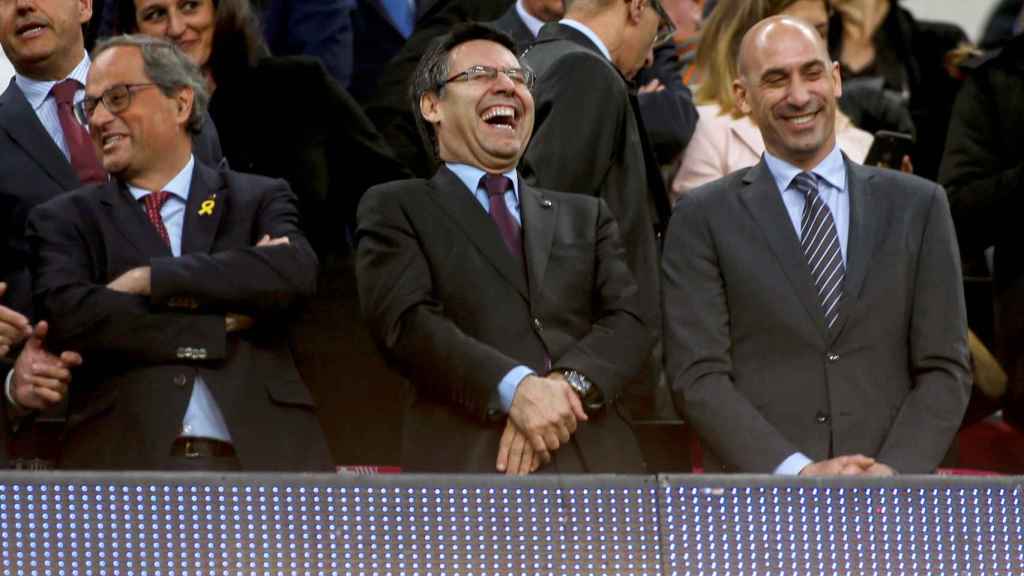 Bartomeu y su junta directiva con Quim Torra y Luis Rubiales en el palco del Camp Nou / EFE