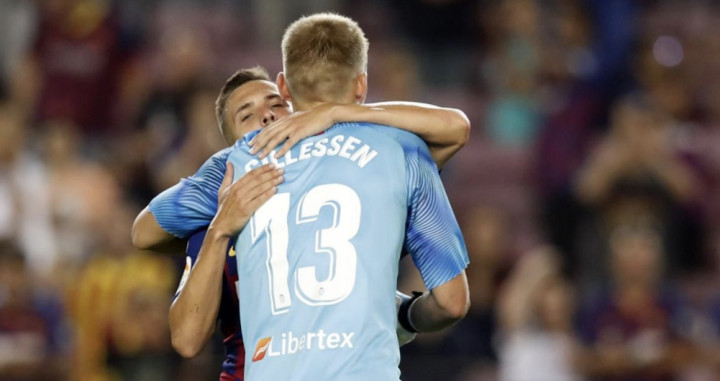 Una foto de Jasper Cillessen y Jordi Alba tras el Barça-Valencia / FCB