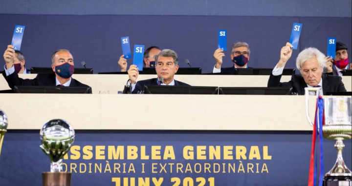 Joan Laporta aprobando el presupuesto en la Asamblea  / FC Barcelona