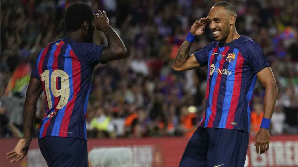 Aubameyang y Kessié, conexión africana en el quinto gol del Gamper / EFE