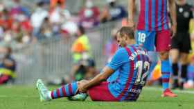 Braithwaite, sufriendo una molestia en la rodilla izquierda, ante el Getafe CF / FCB