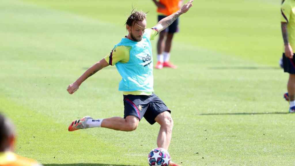 Ivan Rakitic durante un entrenamiento /FCB