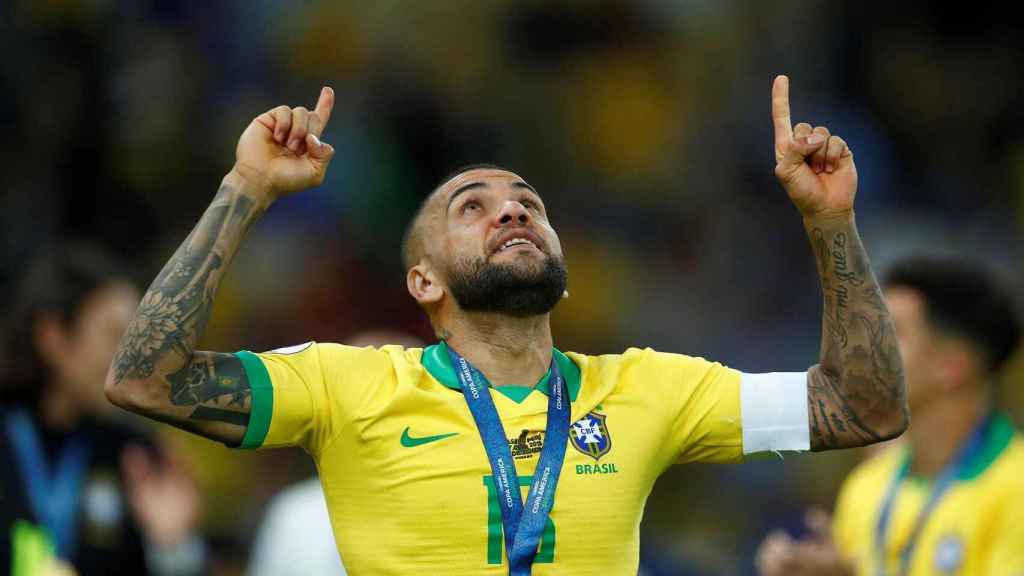 Dani Alves celebrando la Copa América / EFE