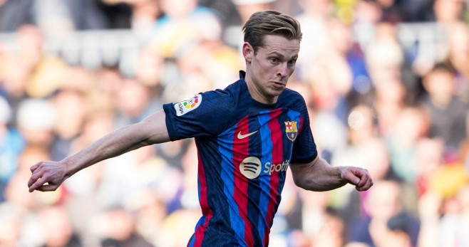 Frenkie de Jong, durante una jugada del partido contra el Valencia / FCB