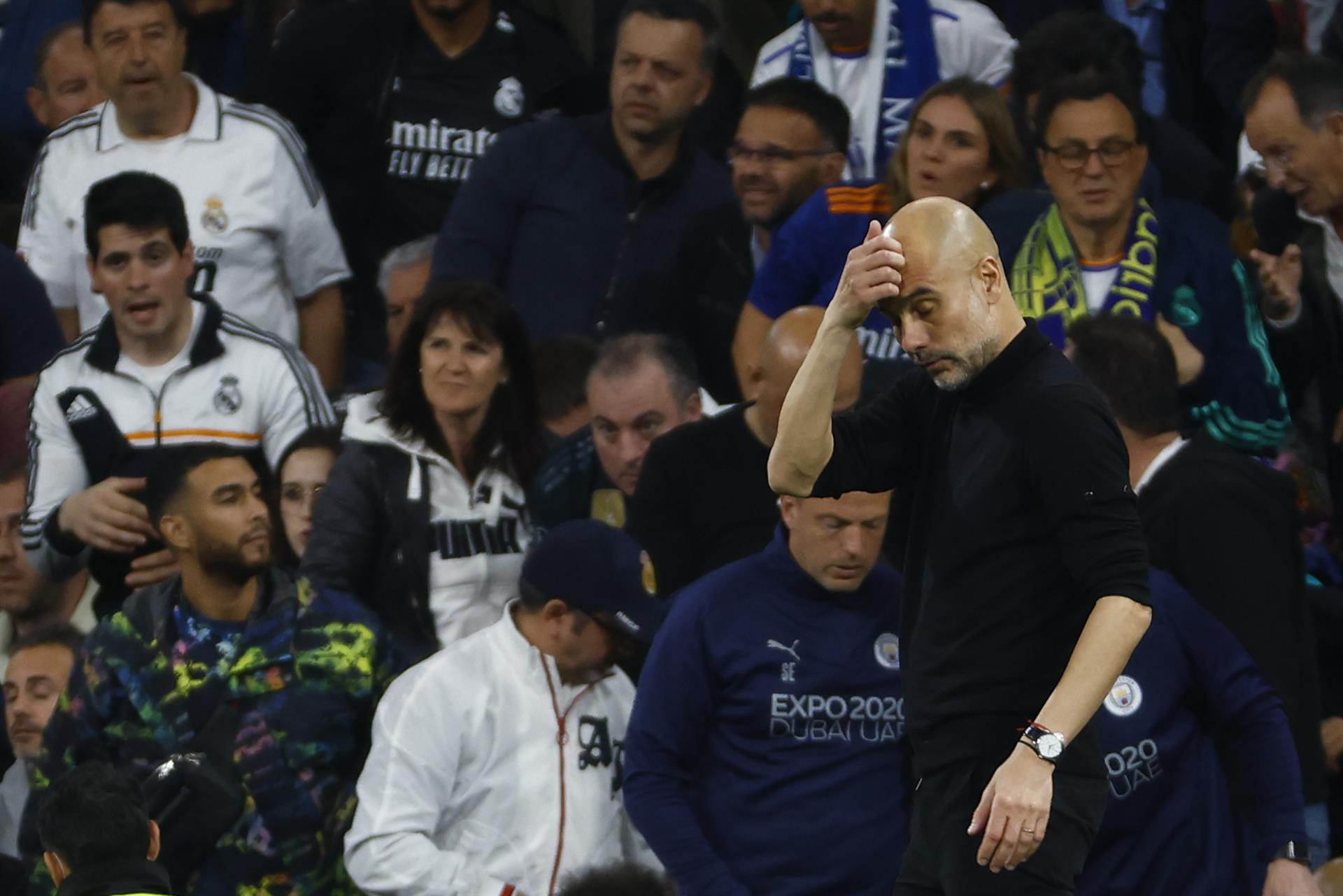 Guardiola, preocupado, durante el Real Madrid Manchester City / EFE