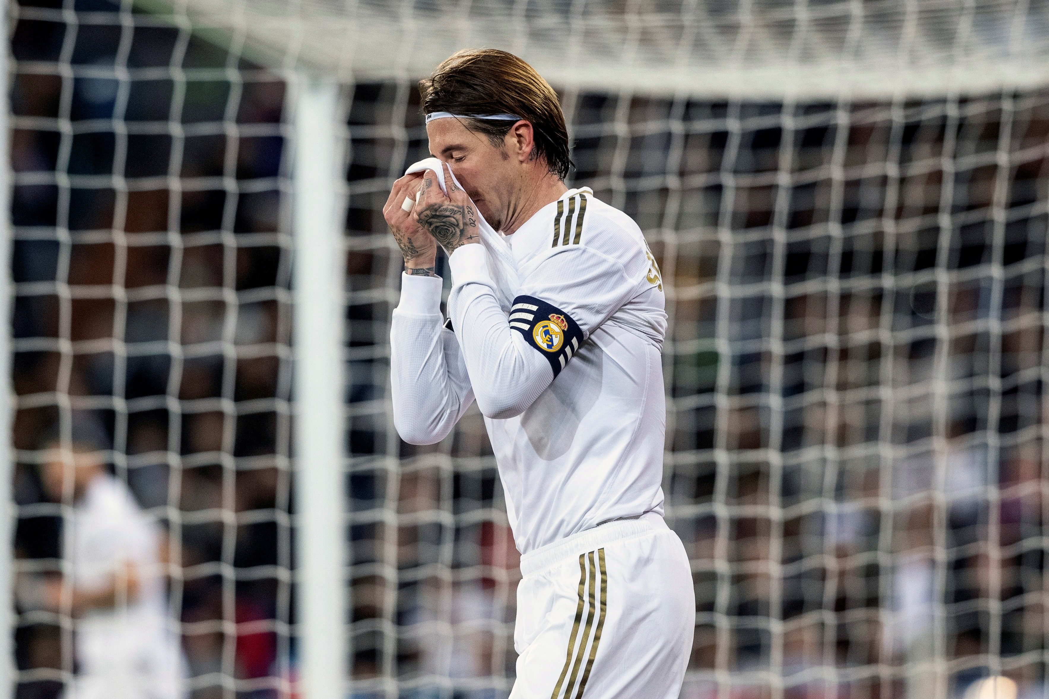 Sergio Ramos lamentando una acción contra el Real Madrid / EFE