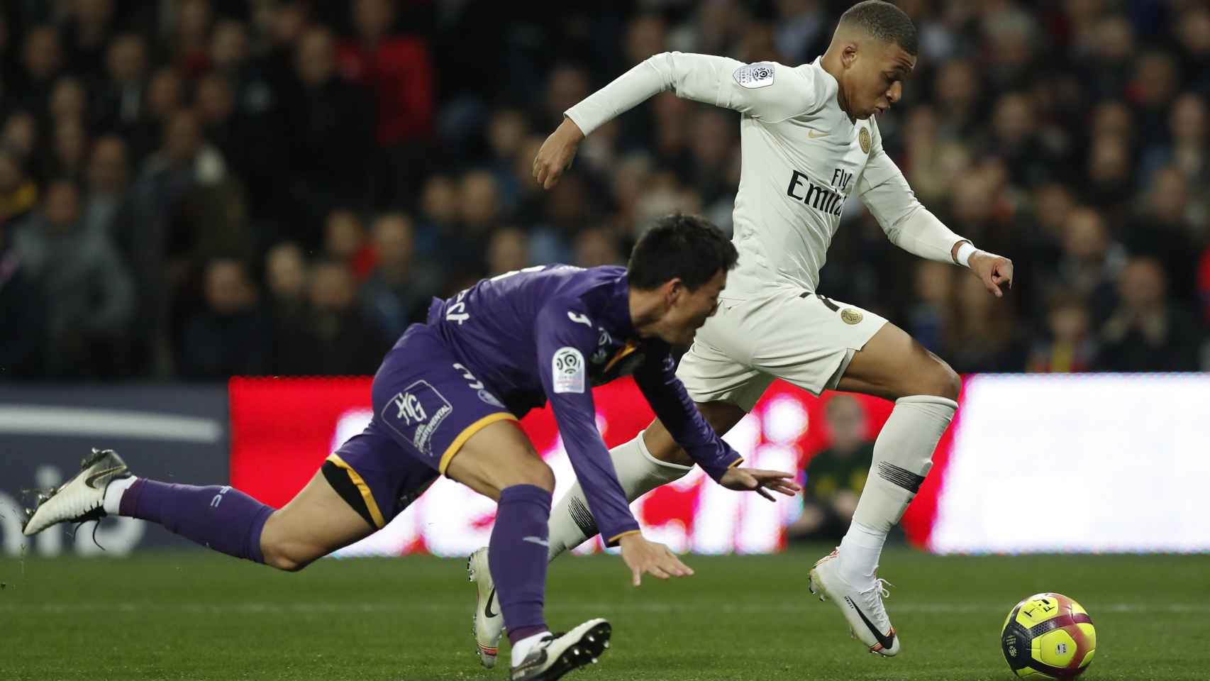 Mbappé en una acción contra el Toulouse / EFE