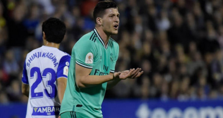 Luka Jovic lamentando una ocasión con el Madrid frente al Zaragoza / EFE