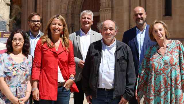 Javier Rivas (segundo por la derecha) junto a la presidenta de Valents, Eva Parera