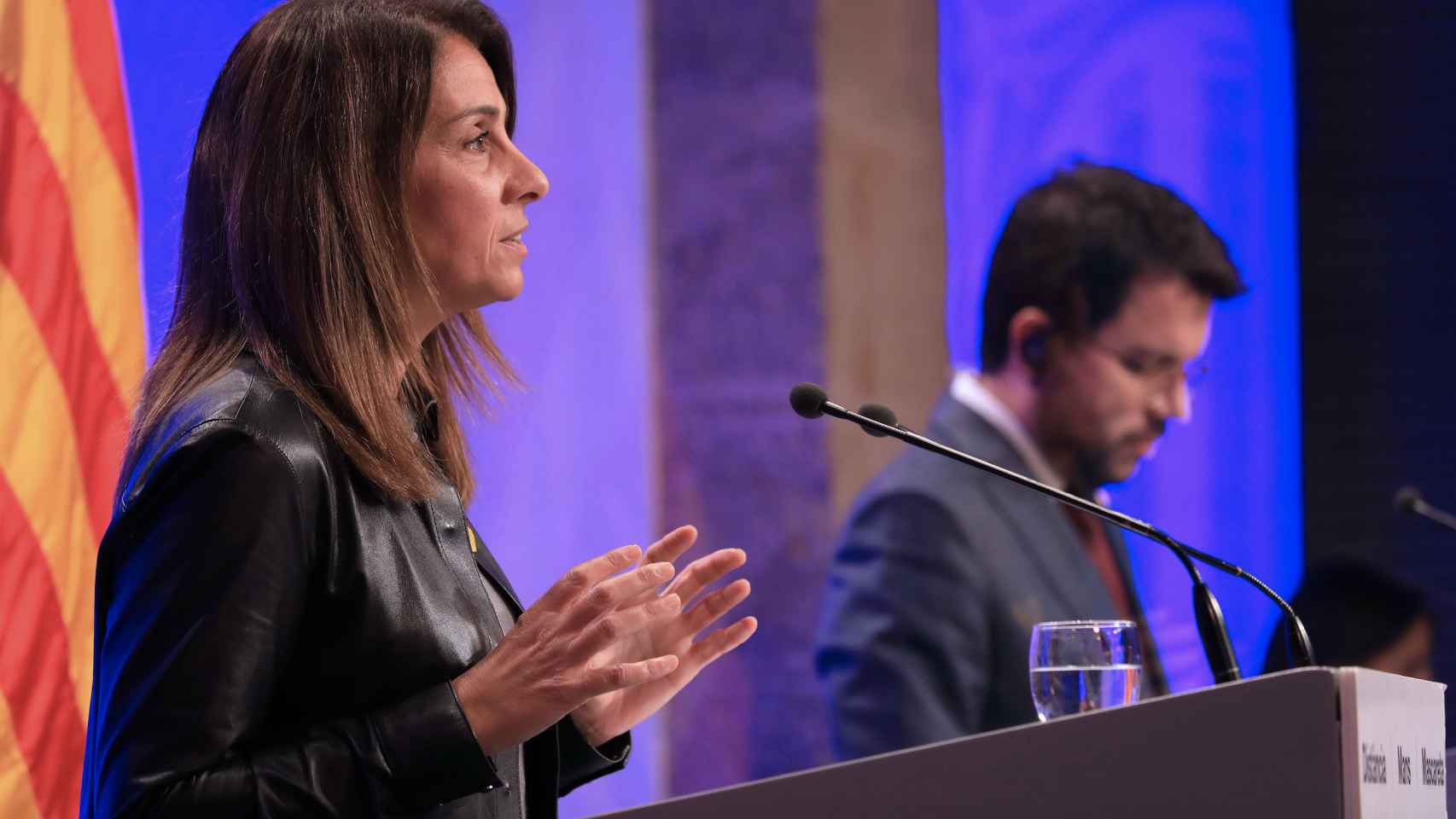 La portavoz del Govern, Meritxell Budó, y su presidente en funciones, Pere Aragonès / JORDI BEDMAR