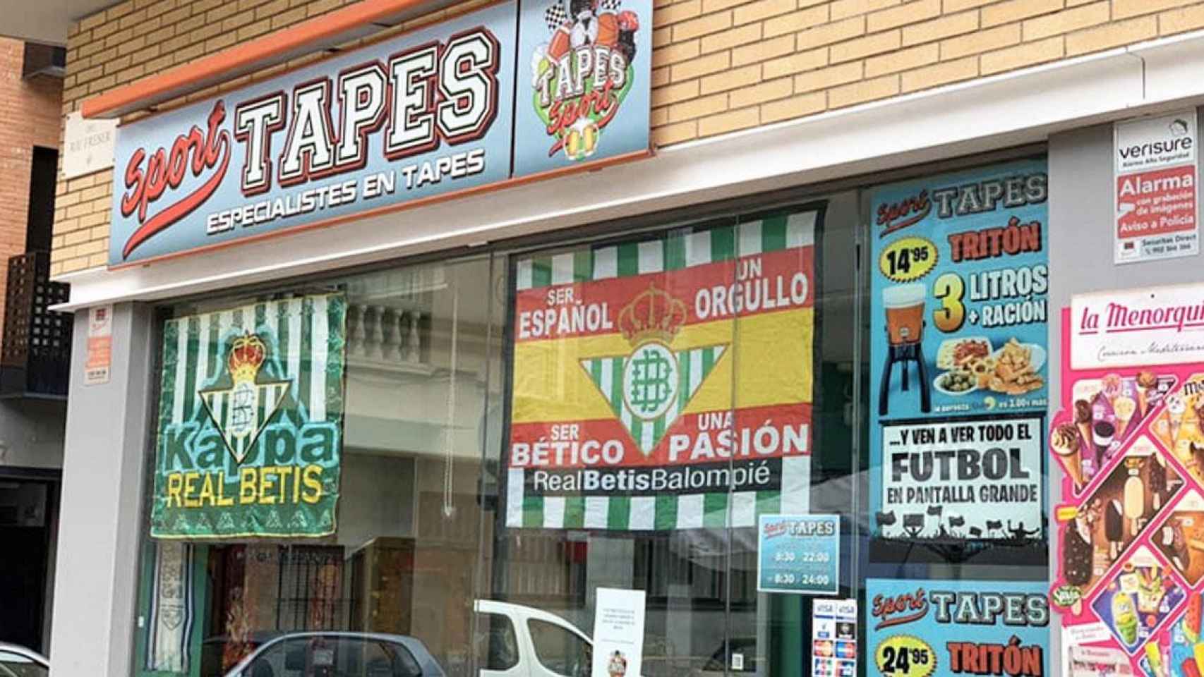 El bar Sport Tapes de Girona, que regenta Fran S., que cerrará tras ser acosado por independentistas / CG